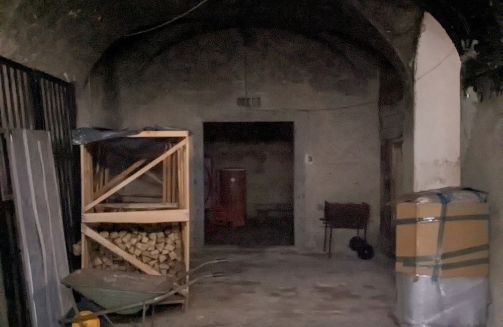 AMPIO EDIFICIO A BIACESA DA RISTRUTTURARE  - Vendita Edificio terra-cielo Ledro (fraz. Biacesa) Valle di Ledro