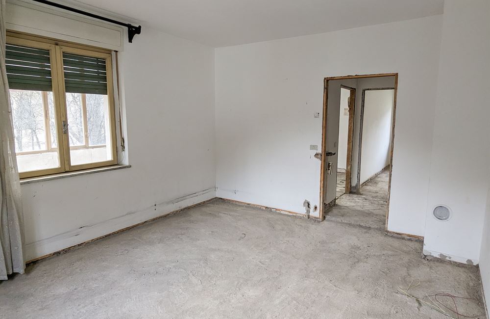 AMPIO E LUMINOSO QUADRILOCALE DA RISTRUTTURARE - Vendita Appartamento trilocale Ledro (fraz. Tiarno di Sotto) Valle di Ledro