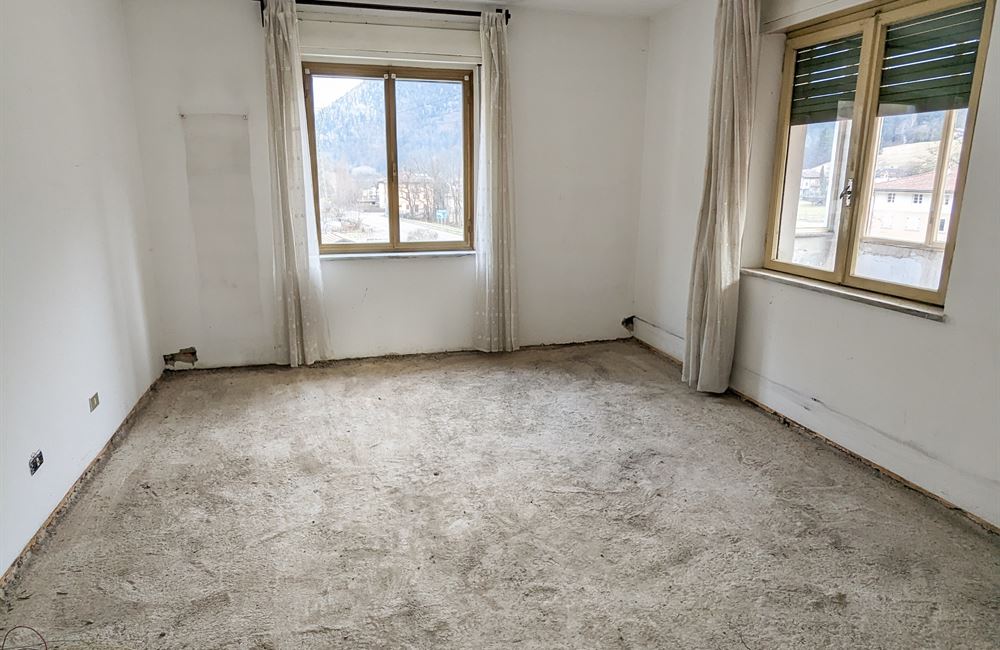 AMPIO E LUMINOSO QUADRILOCALE DA RISTRUTTURARE - Vendita Appartamento trilocale Ledro (fraz. Tiarno di Sotto) Valle di Ledro
