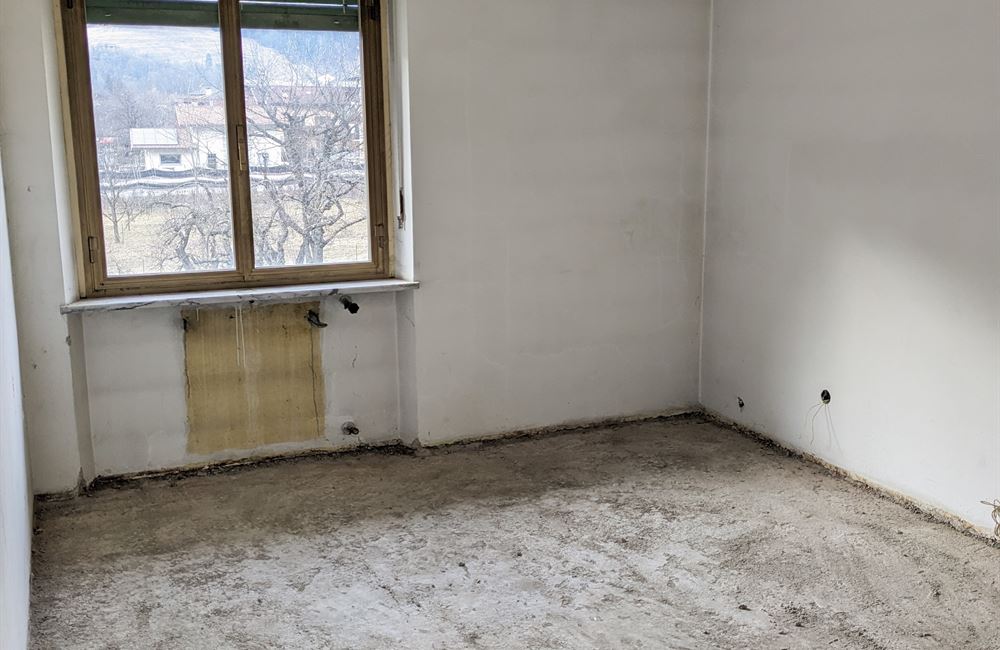AMPIO E LUMINOSO QUADRILOCALE DA RISTRUTTURARE - Vendita Appartamento trilocale Ledro (fraz. Tiarno di Sotto) Valle di Ledro