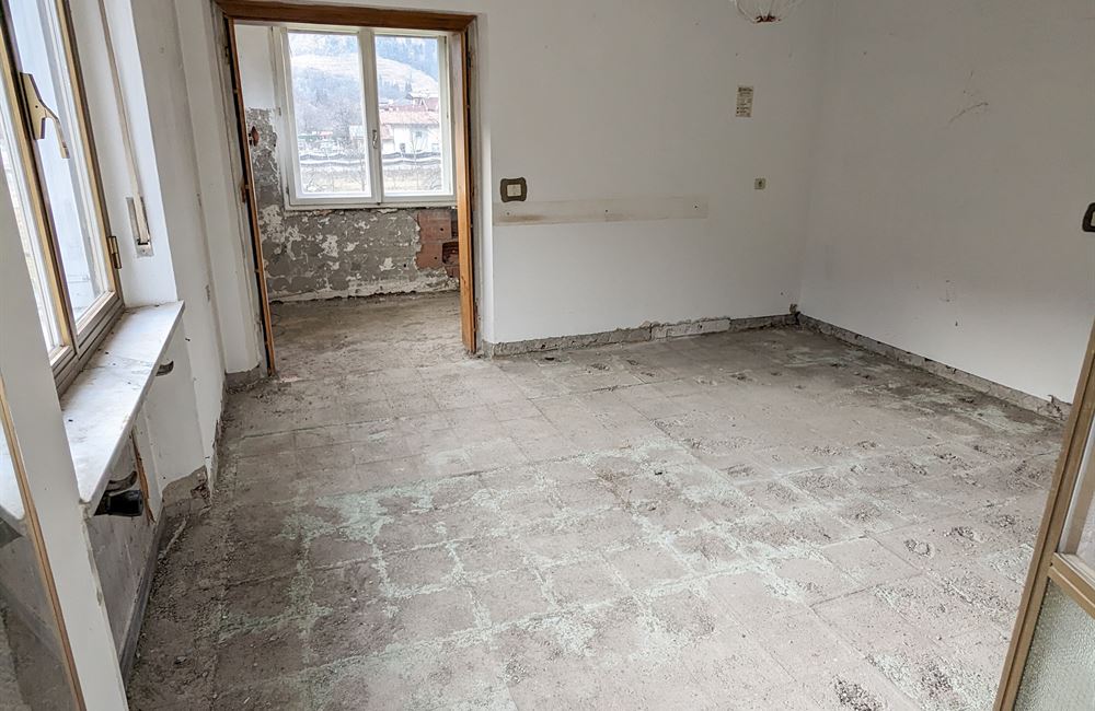 AMPIO E LUMINOSO QUADRILOCALE DA RISTRUTTURARE - Vendita Appartamento trilocale Ledro (fraz. Tiarno di Sotto) Valle di Ledro