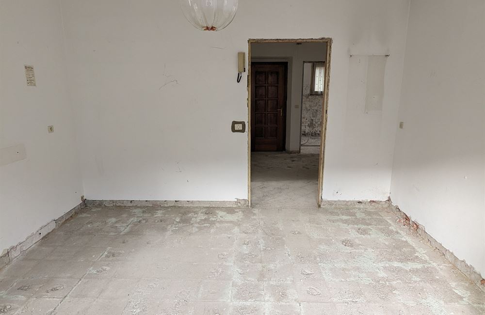 AMPIO E LUMINOSO QUADRILOCALE DA RISTRUTTURARE - Vendita Appartamento trilocale Ledro (fraz. Tiarno di Sotto) Valle di Ledro
