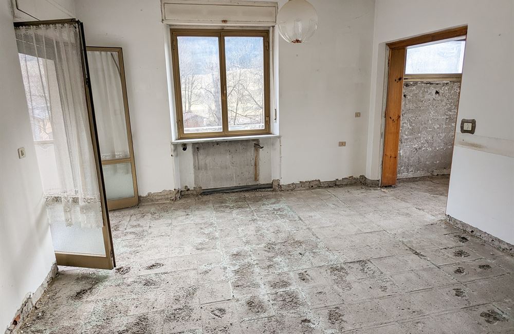 AMPIO E LUMINOSO QUADRILOCALE DA RISTRUTTURARE - Vendita Appartamento trilocale Ledro (fraz. Tiarno di Sotto) Valle di Ledro