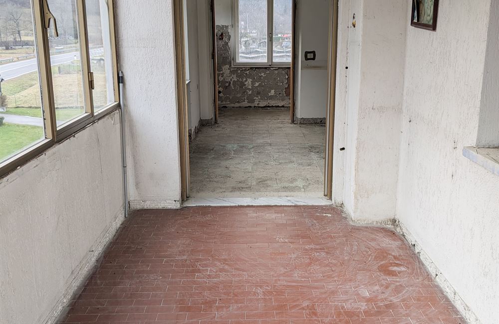 AMPIO E LUMINOSO QUADRILOCALE DA RISTRUTTURARE - Vendita Appartamento trilocale Ledro (fraz. Tiarno di Sotto) Valle di Ledro