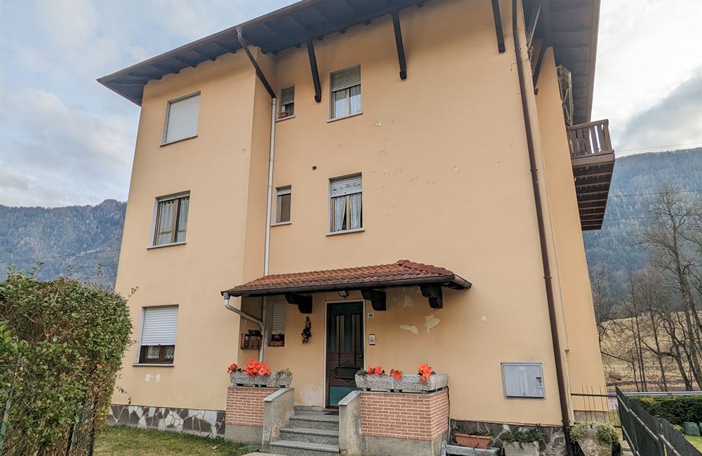 AMPIO E LUMINOSO QUADRILOCALE DA RISTRUTTURARE - Vendita Appartamento trilocale Ledro (fraz. Tiarno di Sotto) Valle di Ledro