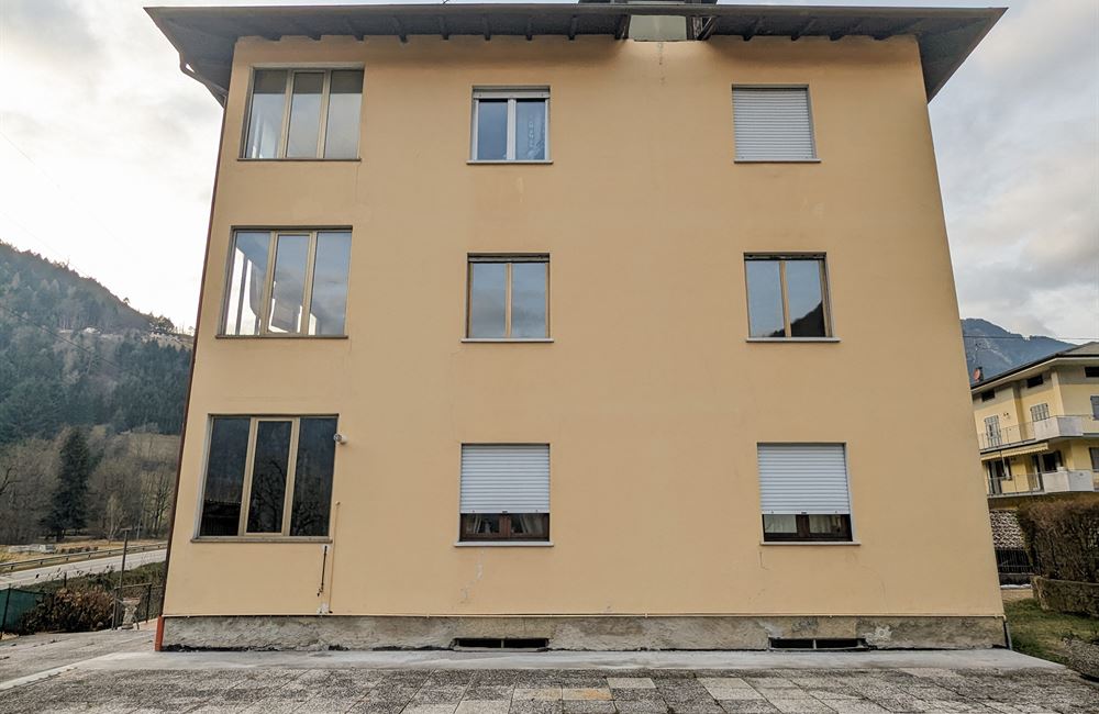 AMPIO E LUMINOSO QUADRILOCALE DA RISTRUTTURARE - Vendita Appartamento trilocale Ledro (fraz. Tiarno di Sotto) Valle di Ledro