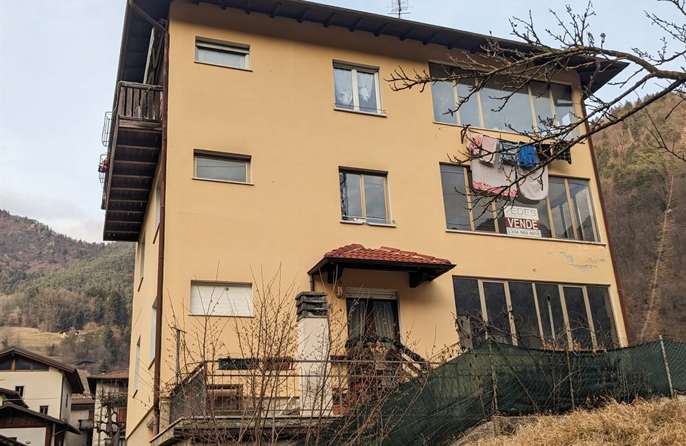 AMPIO E LUMINOSO QUADRILOCALE DA RISTRUTTURARE - Vendita Appartamento trilocale Ledro (fraz. Tiarno di Sotto) Valle di Ledro