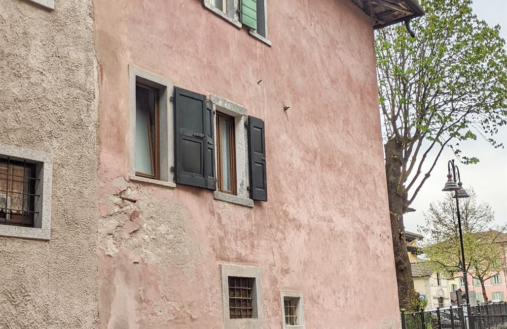EDIFICIO PLURIFAMILIARE CIELO-TERRA DA RISTRUTTURARE - Vendita Edificio terra-cielo Ledro (fraz. Tiarno di Sopra) Valle di Ledro