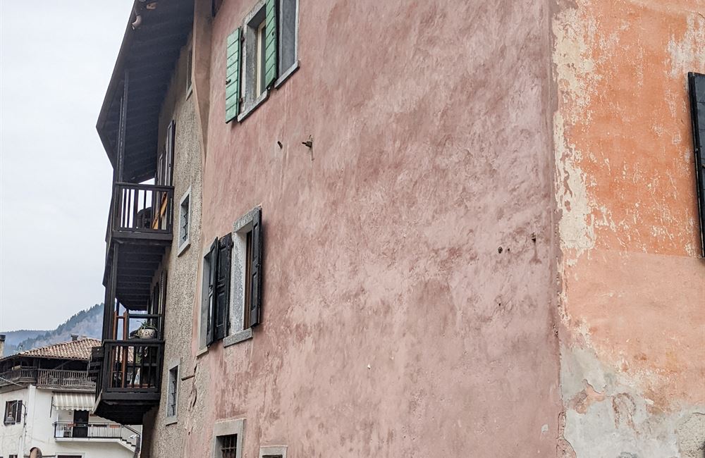 EDIFICIO PLURIFAMILIARE CIELO-TERRA DA RISTRUTTURARE - Vendita Edificio terra-cielo Ledro (fraz. Tiarno di Sopra) Valle di Ledro