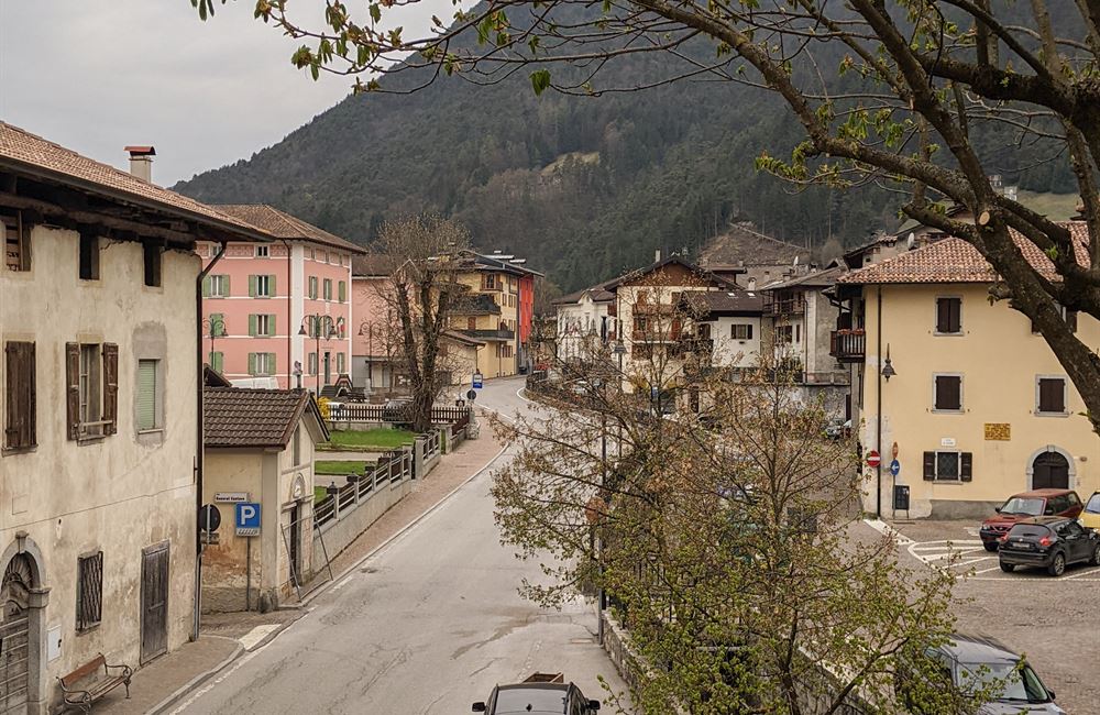 EDIFICIO PLURIFAMILIARE CIELO-TERRA DA RISTRUTTURARE - Vendita Edificio terra-cielo Ledro (fraz. Tiarno di Sopra) Valle di Ledro