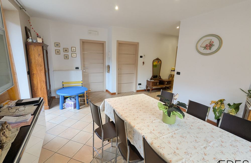 INCANTEVOLE CASA SINGOLA CON DUE APPARTAMENTI A POCHI PASSI DAL LAGO DI LEDRO - Vendita Casa Singola Ledro (fraz. Molina) Valle di Ledro