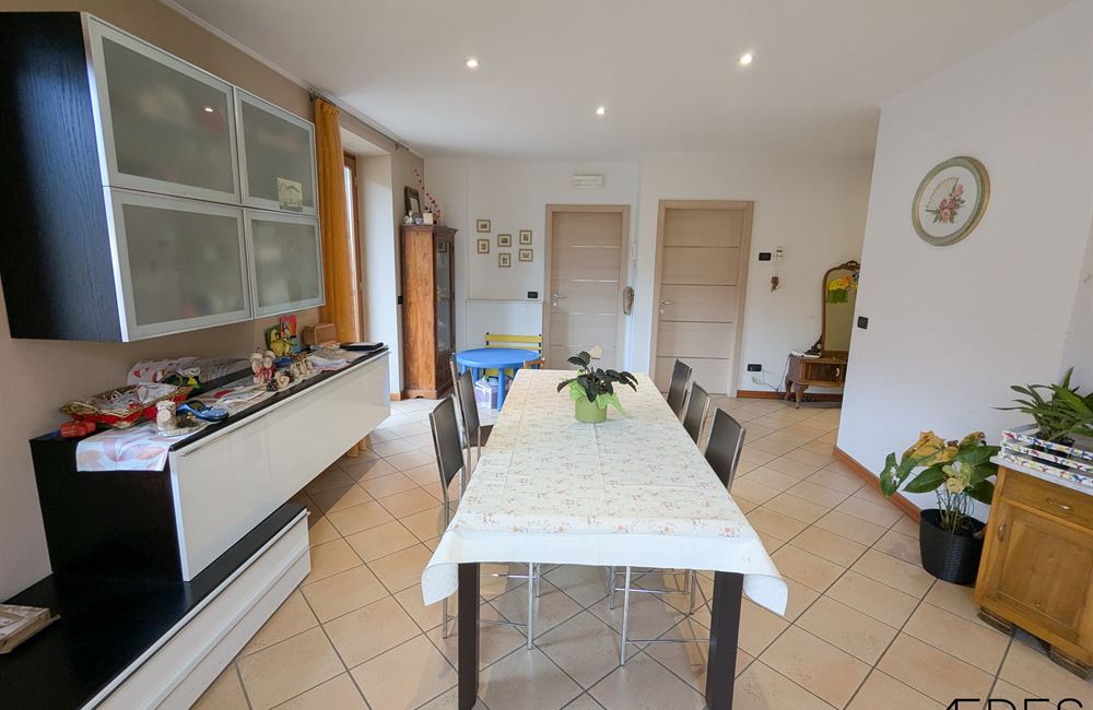 INCANTEVOLE CASA SINGOLA CON DUE APPARTAMENTI A POCHI PASSI DAL LAGO DI LEDRO - Vendita Casa Singola Ledro (fraz. Molina) Valle di Ledro