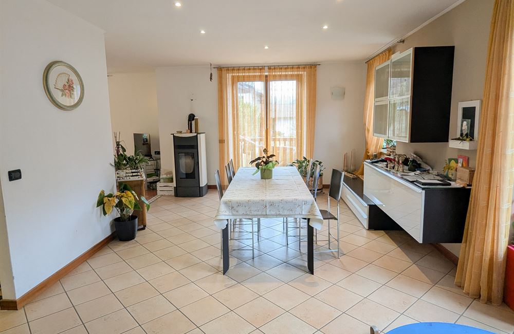 INCANTEVOLE CASA SINGOLA CON DUE APPARTAMENTI A POCHI PASSI DAL LAGO DI LEDRO - Vendita Casa Singola Ledro (fraz. Molina) Valle di Ledro