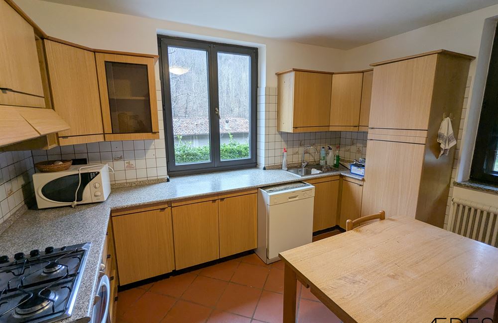 INCANTEVOLE CASA SINGOLA CON DUE APPARTAMENTI A POCHI PASSI DAL LAGO DI LEDRO - Vendita Casa Singola Ledro (fraz. Molina) Valle di Ledro