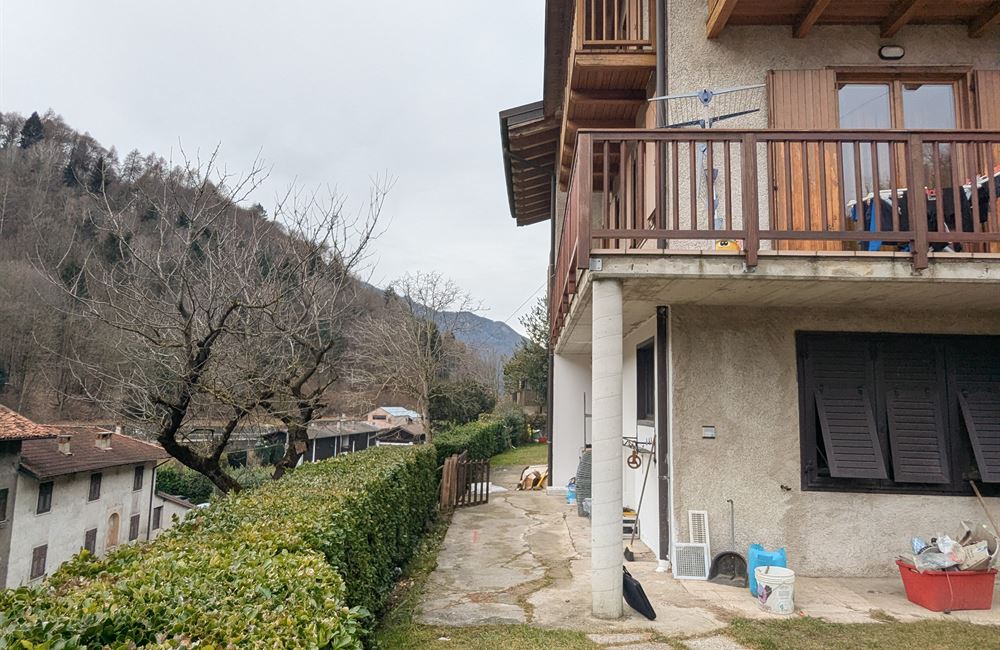 INCANTEVOLE CASA SINGOLA CON DUE APPARTAMENTI A POCHI PASSI DAL LAGO DI LEDRO - Vendita Casa Singola Ledro (fraz. Molina) Valle di Ledro