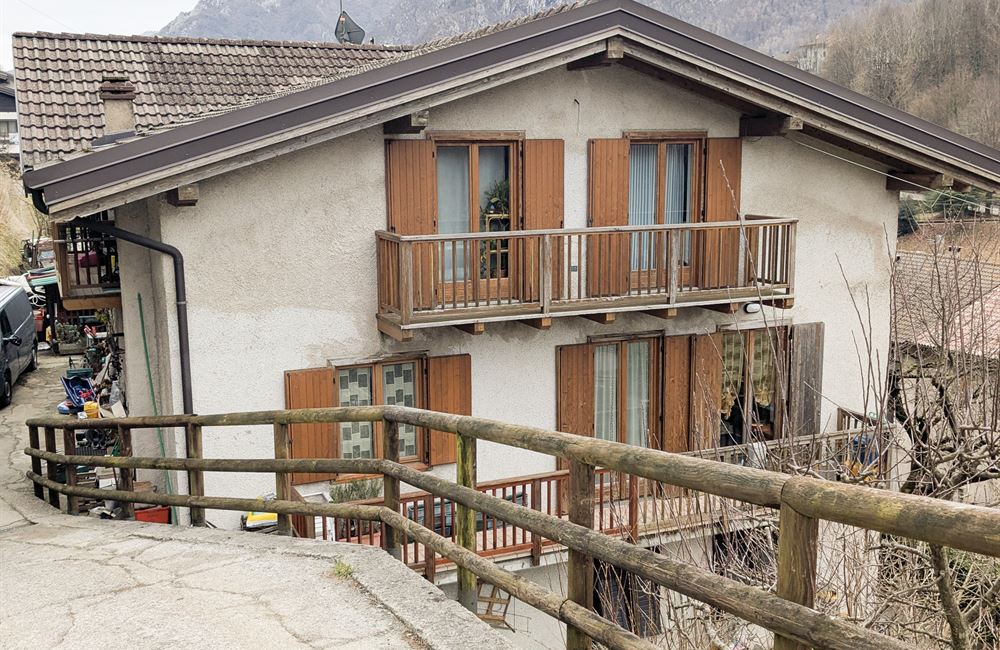 INCANTEVOLE CASA SINGOLA CON DUE APPARTAMENTI A POCHI PASSI DAL LAGO DI LEDRO - Vendita Casa Singola Ledro (fraz. Molina) Valle di Ledro