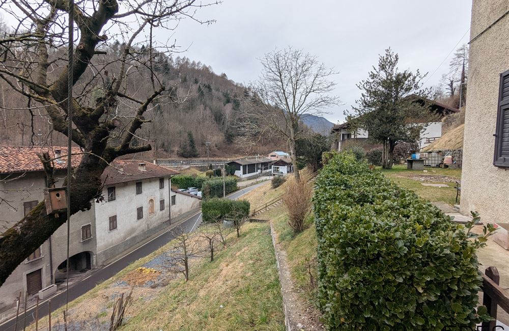 INCANTEVOLE CASA SINGOLA CON DUE APPARTAMENTI A POCHI PASSI DAL LAGO DI LEDRO - Vendita Casa Singola Ledro (fraz. Molina) Valle di Ledro