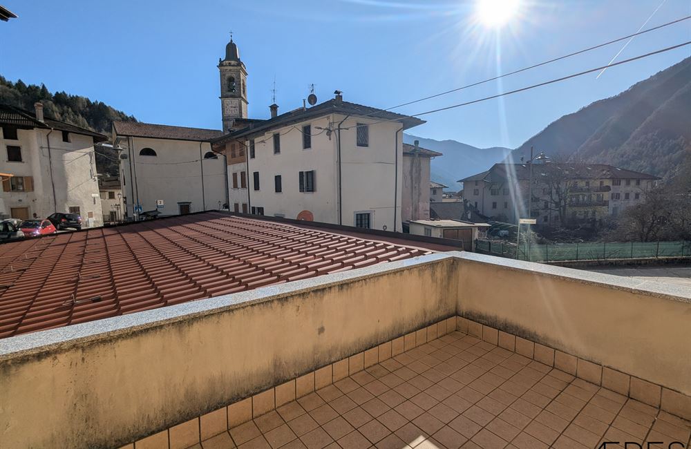 AMPIO EDIFICIO CIELO-TERRA AD ENGUISO - Vendita Edificio terra-cielo Ledro (fraz. Enguiso) Valle di Ledro