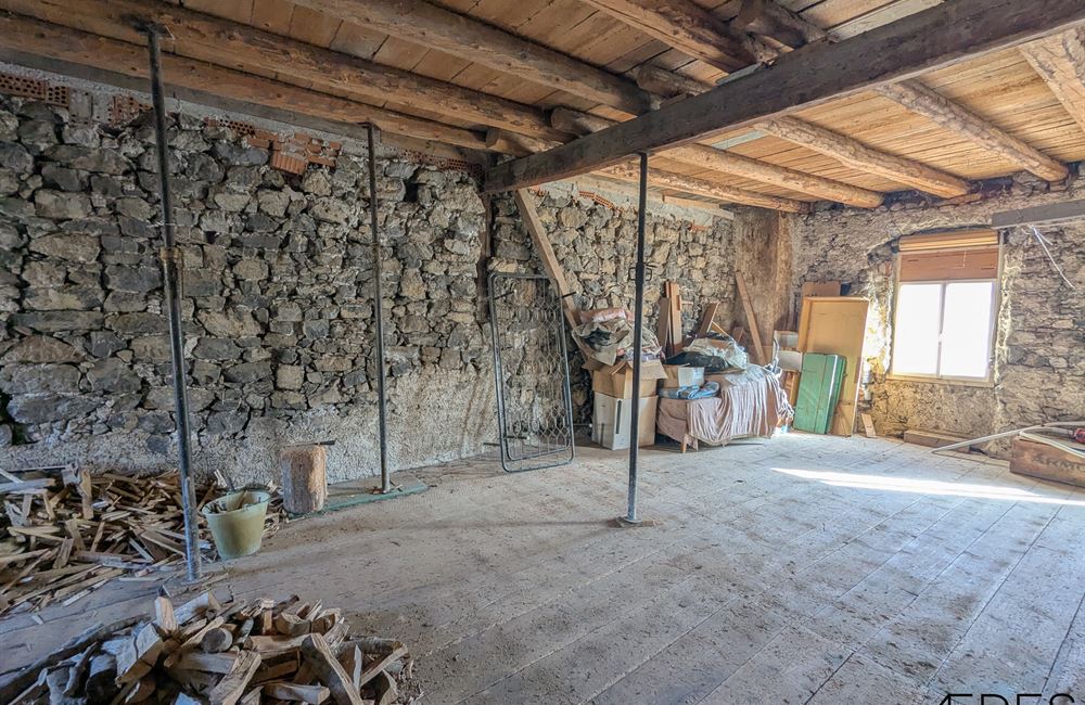 AMPIO EDIFICIO CIELO-TERRA AD ENGUISO - Vendita Edificio terra-cielo Ledro (fraz. Enguiso) Valle di Ledro