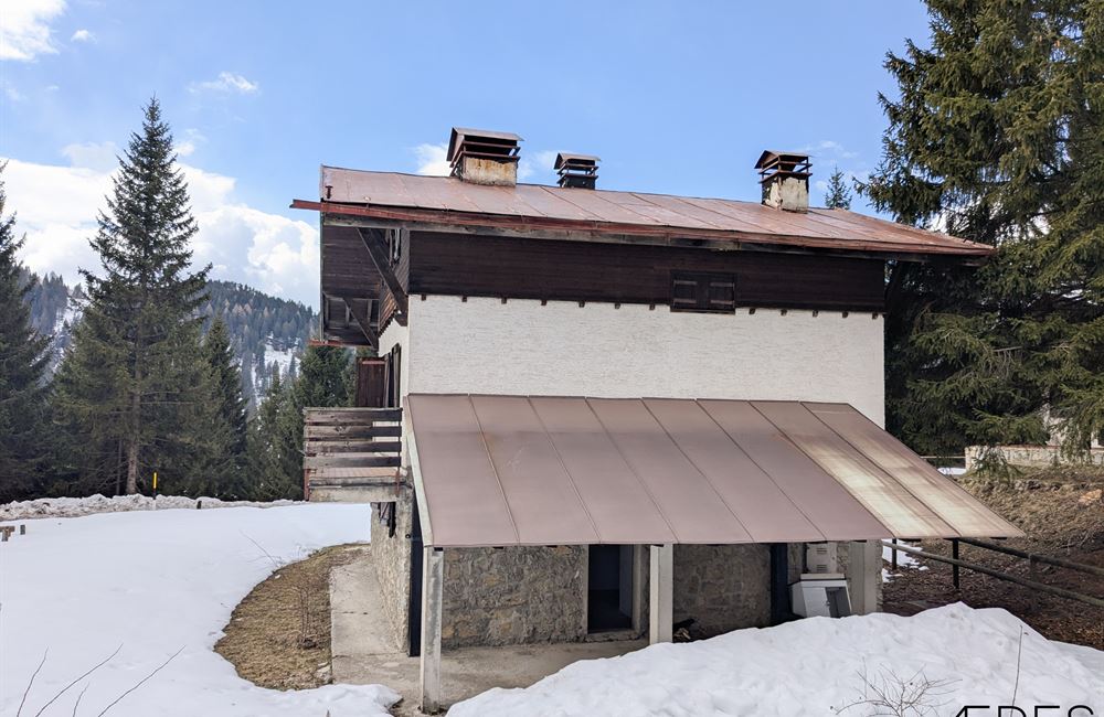CASA SINGOLA CON TERRENO CIRCOSTANTE A TREMALZO - Vendita Casa Singola Ledro (località Tremalzo) Valle di Ledro