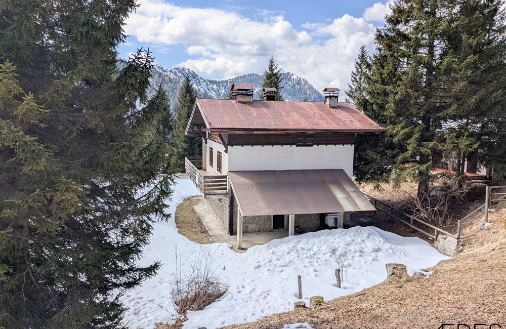 CASA SINGOLA CON TERRENO CIRCOSTANTE A TREMALZO - Vendita Casa Singola Ledro (località Tremalzo) Valle di Ledro