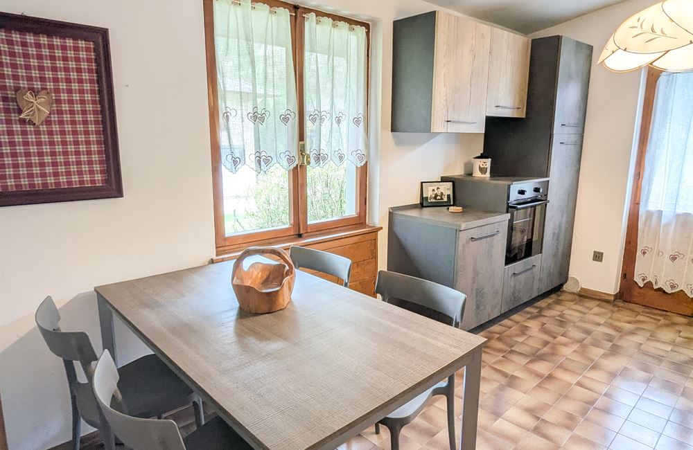 CASA SINGOLA CON AMPIO TERRENO EDIFICABILE IN VENDITA - Vendita Casa Singola Ledro (fraz. Tiarno di Sopra) Valle di Ledro