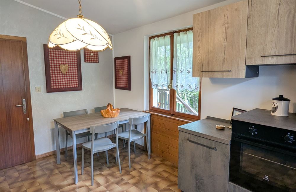 CASA SINGOLA CON AMPIO TERRENO EDIFICABILE IN VENDITA - Vendita Casa Singola Ledro (fraz. Tiarno di Sopra) Valle di Ledro