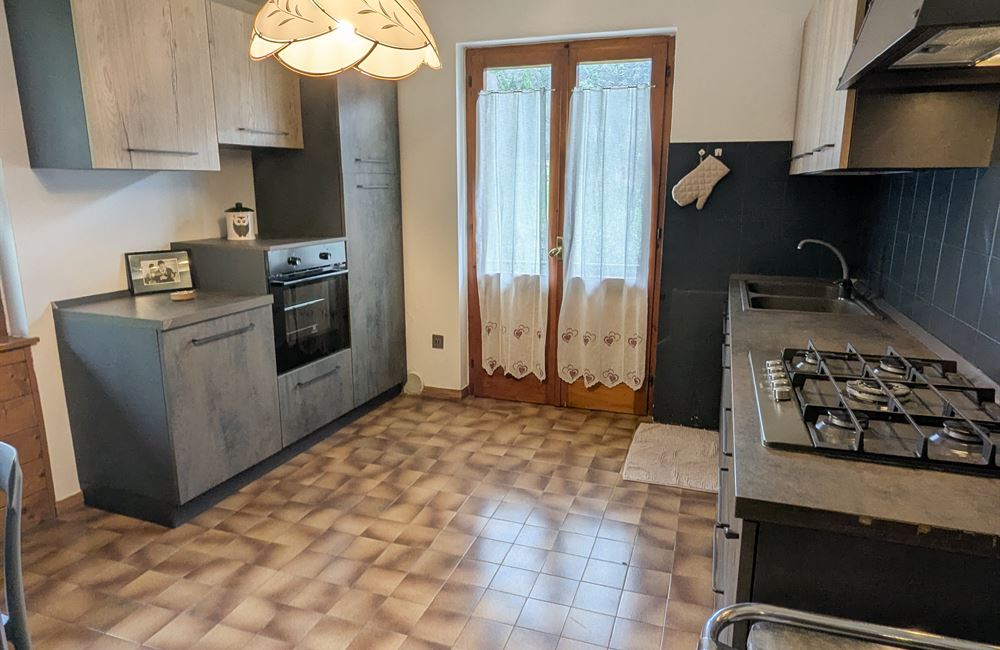 CASA SINGOLA CON AMPIO TERRENO EDIFICABILE IN VENDITA - Vendita Casa Singola Ledro (fraz. Tiarno di Sopra) Valle di Ledro