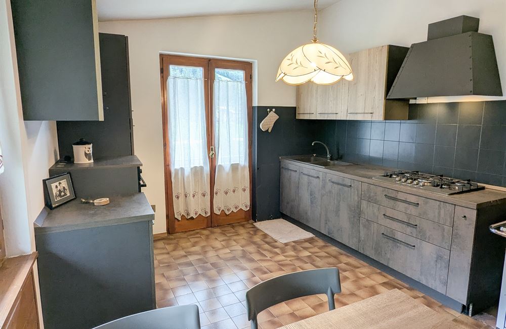 CASA SINGOLA CON AMPIO TERRENO EDIFICABILE IN VENDITA - Vendita Casa Singola Ledro (fraz. Tiarno di Sopra) Valle di Ledro