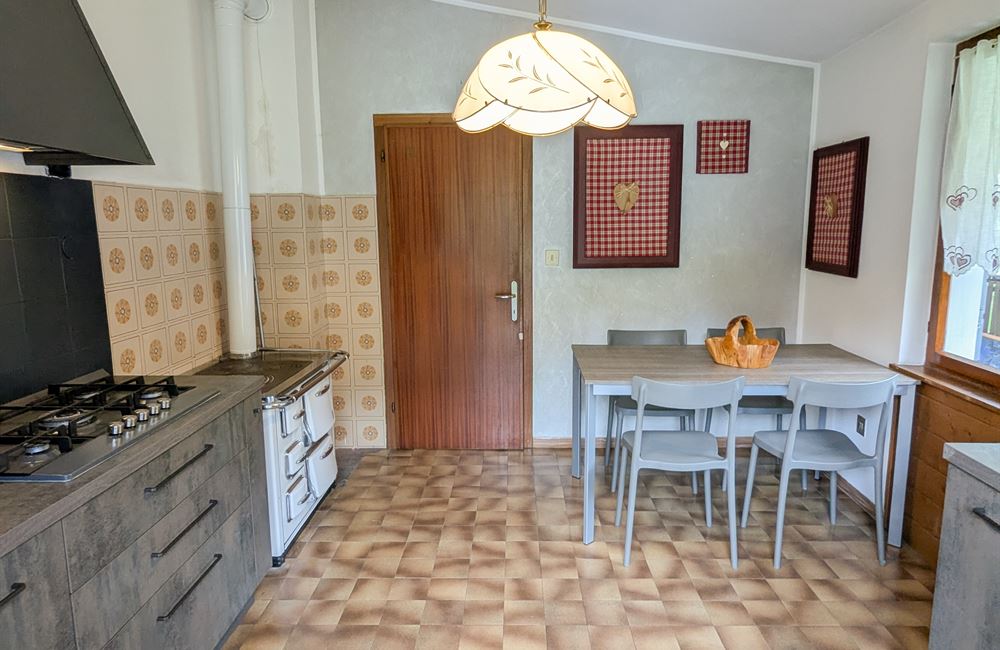 CASA SINGOLA CON AMPIO TERRENO EDIFICABILE IN VENDITA - Vendita Casa Singola Ledro (fraz. Tiarno di Sopra) Valle di Ledro