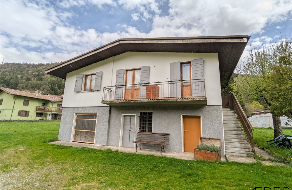 CASA SINGOLA CON AMPIO TERRENO EDIFICABILE IN VENDITA - Vendita Casa Singola Ledro (fraz. Tiarno di Sopra) Valle di Ledro