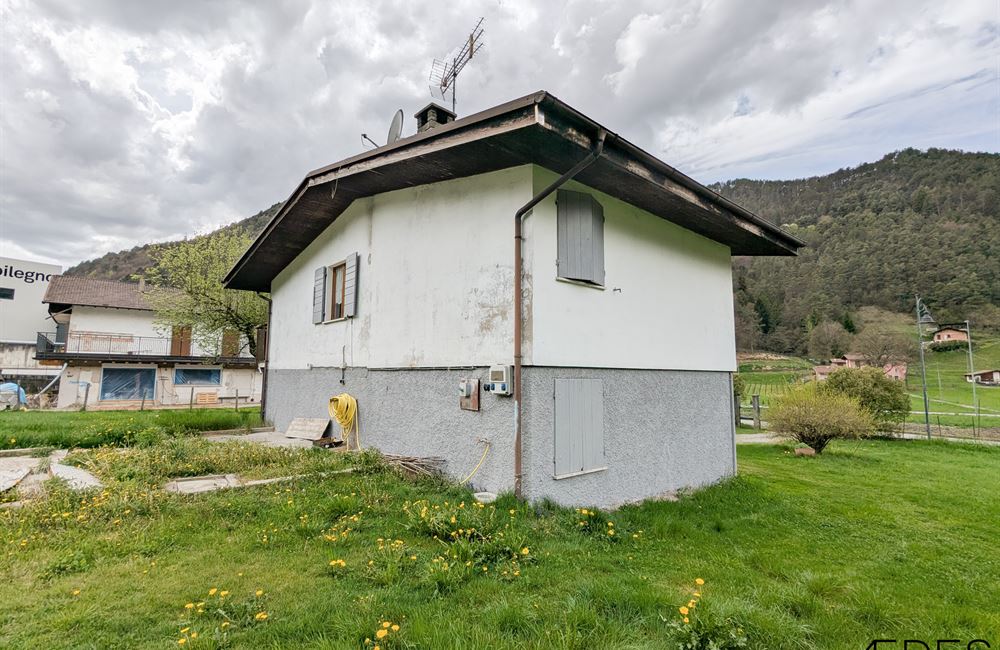 CASA SINGOLA CON AMPIO TERRENO EDIFICABILE IN VENDITA - Vendita Casa Singola Ledro (fraz. Tiarno di Sopra) Valle di Ledro