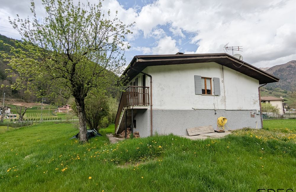 CASA SINGOLA CON AMPIO TERRENO EDIFICABILE IN VENDITA - Vendita Casa Singola Ledro (fraz. Tiarno di Sopra) Valle di Ledro