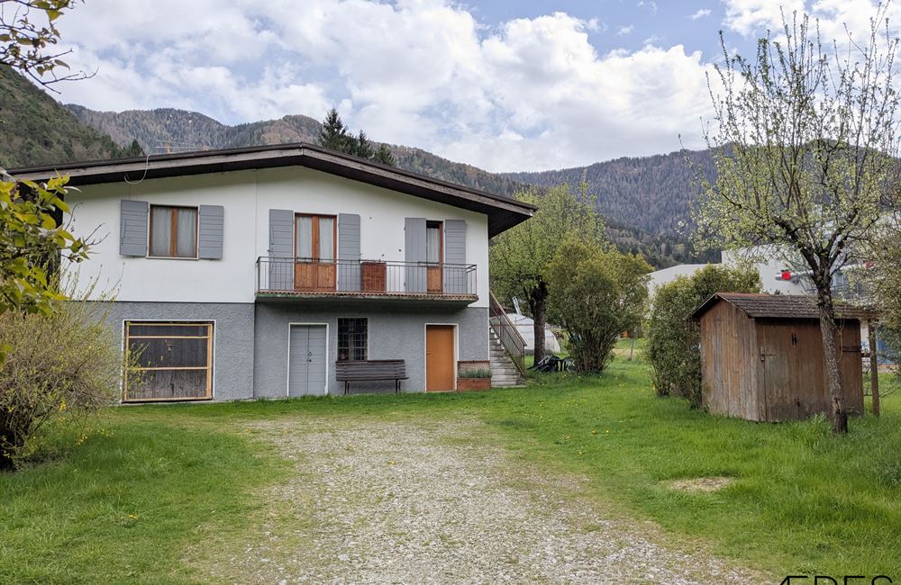 CASA SINGOLA CON AMPIO TERRENO EDIFICABILE IN VENDITA - Vendita Casa Singola Ledro (fraz. Tiarno di Sopra) Valle di Ledro