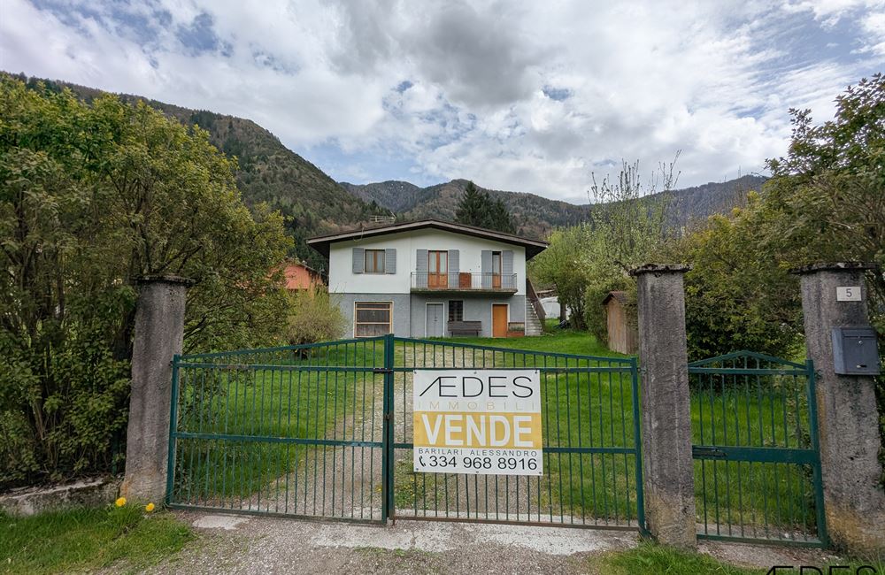 CASA SINGOLA CON AMPIO TERRENO EDIFICABILE IN VENDITA - Vendita Casa Singola Ledro (fraz. Tiarno di Sopra) Valle di Ledro