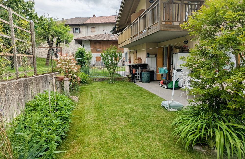 TRILOCALE CON AMPIO CORTILE PRIVATO A POCHI MINUTI DAL LAGO - Vendita Appartamento trilocale Ledro (fraz. Enguiso) Valle di Ledro