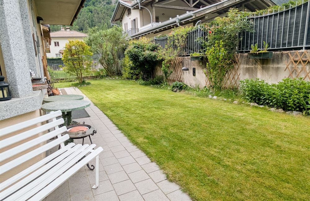 TRILOCALE CON AMPIO CORTILE PRIVATO A POCHI MINUTI DAL LAGO - Vendita Appartamento trilocale Ledro (fraz. Enguiso) Valle di Ledro