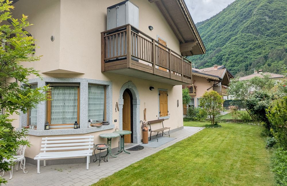 TRILOCALE CON AMPIO CORTILE PRIVATO A POCHI MINUTI DAL LAGO - Vendita Appartamento trilocale Ledro (fraz. Enguiso) Valle di Ledro
