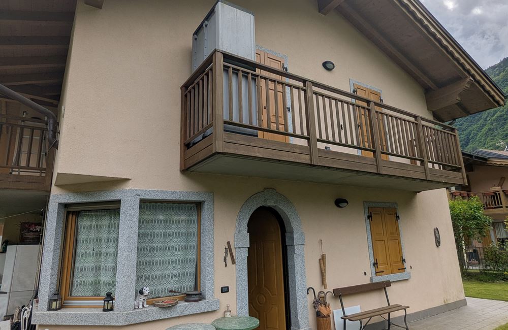 TRILOCALE CON AMPIO CORTILE PRIVATO A POCHI MINUTI DAL LAGO - Vendita Appartamento trilocale Ledro (fraz. Enguiso) Valle di Ledro