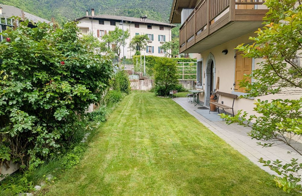 TRILOCALE CON AMPIO CORTILE PRIVATO A POCHI MINUTI DAL LAGO - Vendita Appartamento trilocale Ledro (fraz. Enguiso) Valle di Ledro