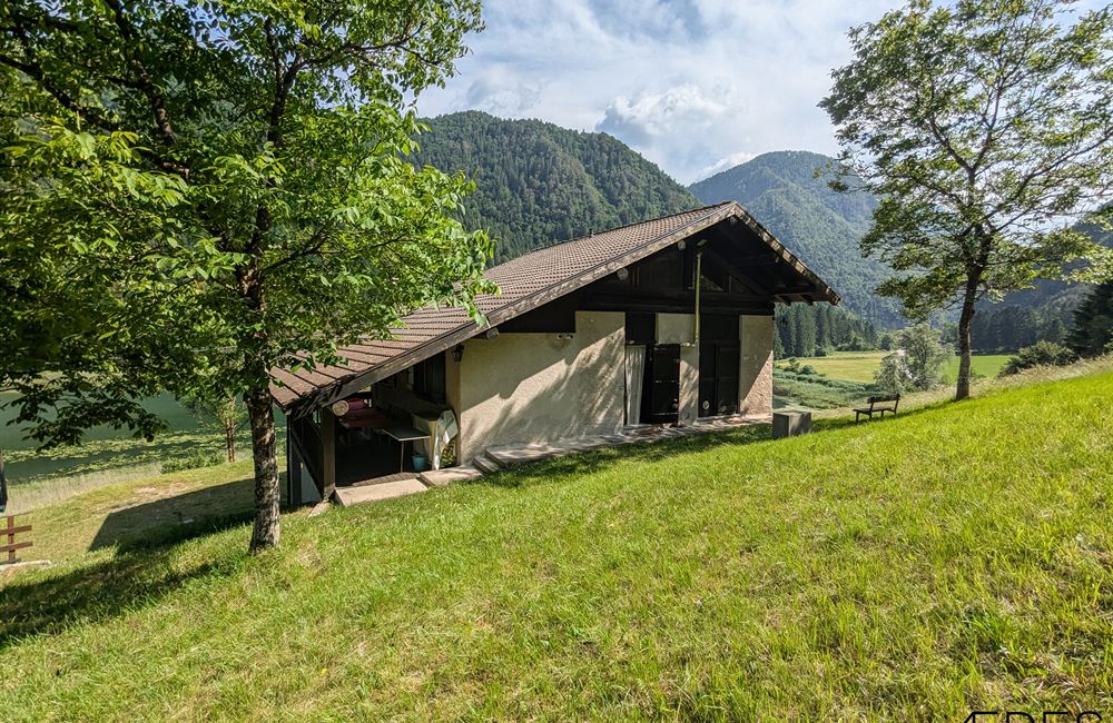 ANTICO FIENILE RISTRUTTURATO CON VISTA LAGO D'AMPOLA E AMPIO TERRENO - Vendita Fienile Ledro (fraz. Tiarno di Sopra) Valle di Ledro