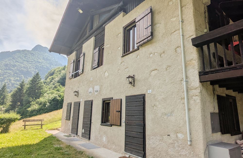 ANTICO FIENILE RISTRUTTURATO CON VISTA LAGO D'AMPOLA E AMPIO TERRENO - Vendita Fienile Ledro (fraz. Tiarno di Sopra) Valle di Ledro