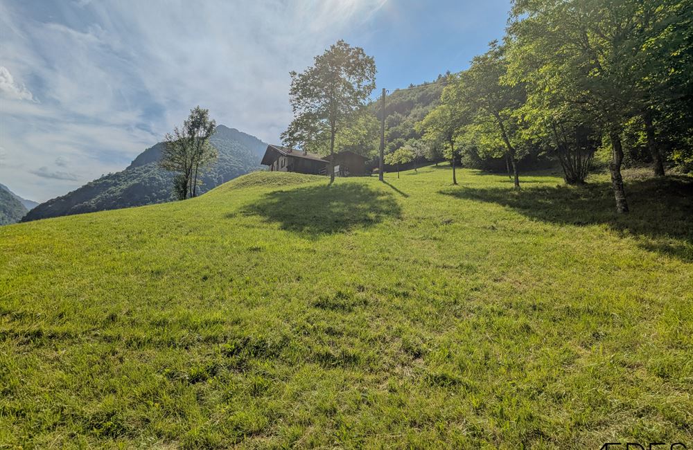 ANTICO FIENILE RISTRUTTURATO CON VISTA LAGO D'AMPOLA E AMPIO TERRENO - Vendita Fienile Ledro (fraz. Tiarno di Sopra) Valle di Ledro