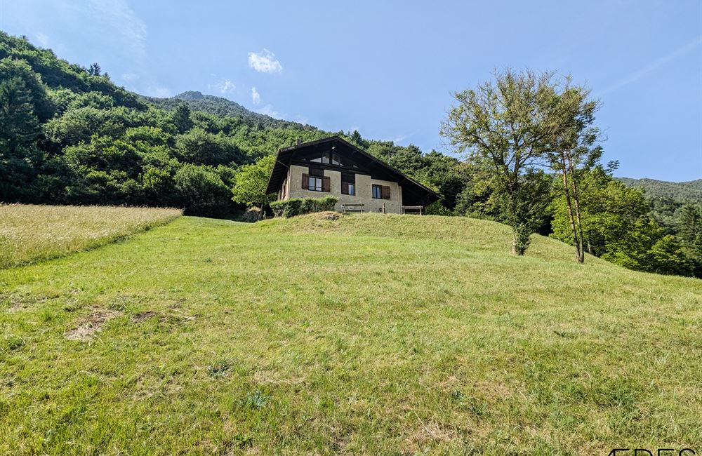 ANTICO FIENILE RISTRUTTURATO CON VISTA LAGO D'AMPOLA E AMPIO TERRENO - Vendita Fienile Ledro (fraz. Tiarno di Sopra) Valle di Ledro