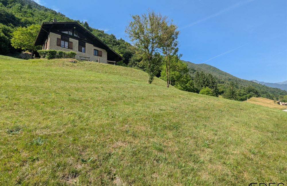 ANTICO FIENILE RISTRUTTURATO CON VISTA LAGO D'AMPOLA E AMPIO TERRENO - Vendita Fienile Ledro (fraz. Tiarno di Sopra) Valle di Ledro