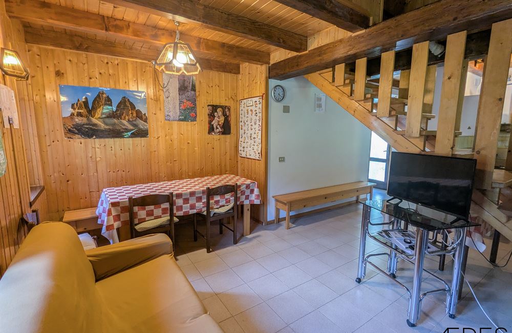 ANTICO FIENILE RISTRUTTURATO CON VISTA LAGO D'AMPOLA E AMPIO TERRENO - Vendita Fienile Ledro (fraz. Tiarno di Sopra) Valle di Ledro