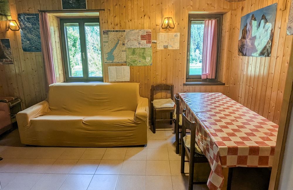 ANTICO FIENILE RISTRUTTURATO CON VISTA LAGO D'AMPOLA E AMPIO TERRENO - Vendita Fienile Ledro (fraz. Tiarno di Sopra) Valle di Ledro