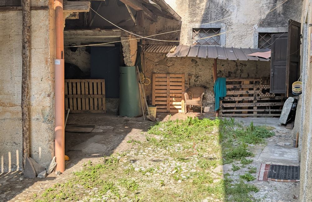 VENDITA EDIFICIO CIELO-TERRA NEL CENTRO DI LOCCA - Vendita Edificio terra-cielo Ledro (fraz. Locca) Valle di Ledro