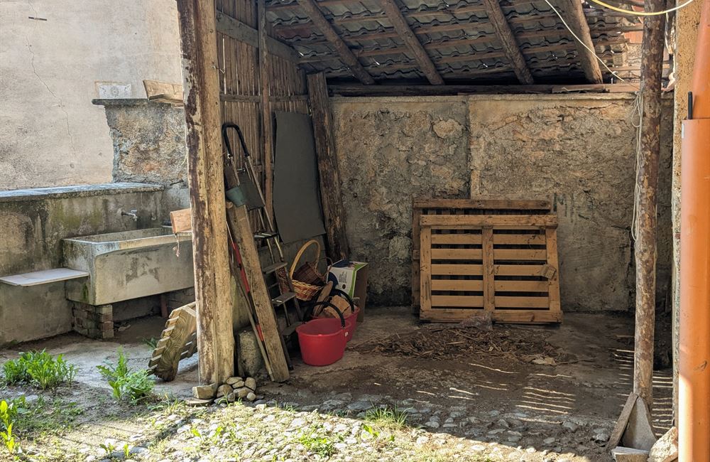 VENDITA EDIFICIO CIELO-TERRA NEL CENTRO DI LOCCA - Vendita Edificio terra-cielo Ledro (fraz. Locca) Valle di Ledro