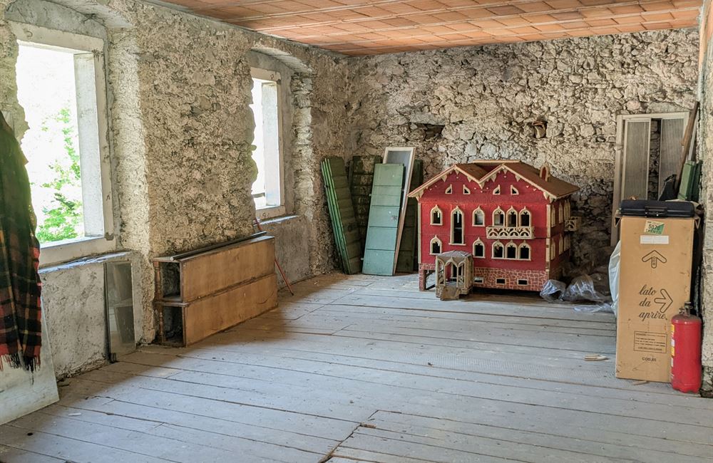 VENDITA EDIFICIO CIELO-TERRA NEL CENTRO DI LOCCA - Vendita Edificio terra-cielo Ledro (fraz. Locca) Valle di Ledro